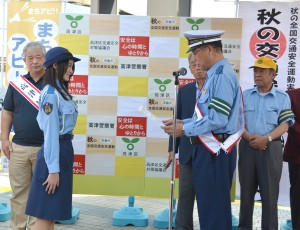 一日警察署長に任命された、吉本実憂