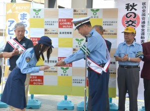 一日警察署長に任命された、吉本実憂