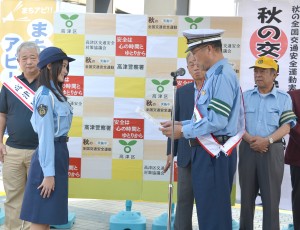 一日警察署長に任命された、吉本実憂