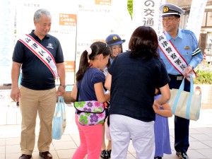 一日警察署長に任命された、吉本実憂