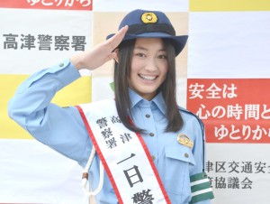 憧れの制服姿で登場した、吉本実憂