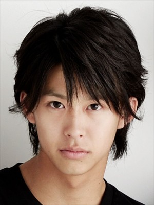 『偽装家族』（仮）で石和家の二男・雅彦役を演じる鈴木勝大