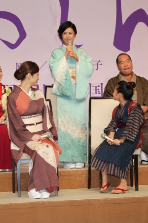 『おしん』完成披露会見に登場した小林綾子