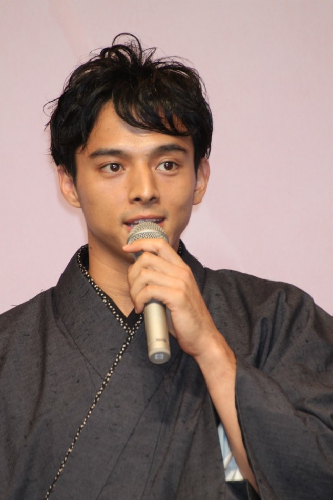 『おしん』完成披露会見に登場した満島真之介