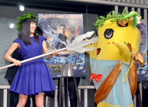 『パーシー・ジャクソンとオリンポスの神々：魔の海』アフレコ会見に出席した、渡辺麻友とふなっしー