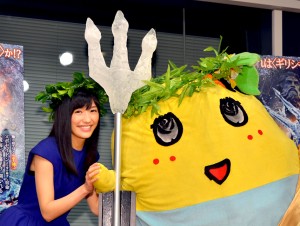 『パーシー・ジャクソンとオリンポスの神々：魔の海』アフレコ会見に出席した、渡辺麻友とふなっしー