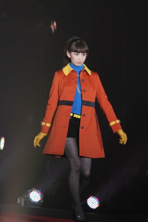 トップバッターで登場した、小嶋陽菜＜GirlsAward 2013秋冬＞