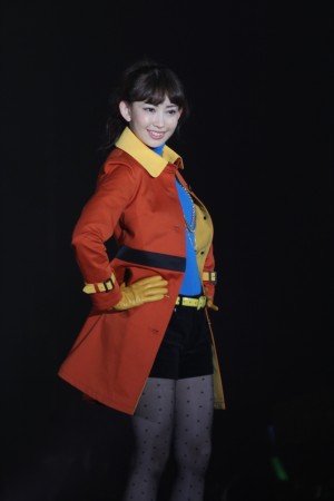 トップバッターで登場した、小嶋陽菜＜GirlsAward 2013秋冬＞