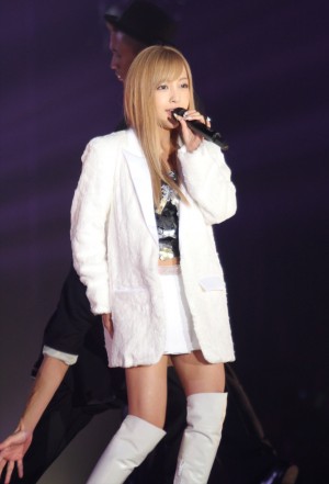 AKB48卒業後、初のパフォーマンスを披露した板野友美＜GirlsAward 2013秋冬＞