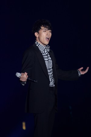 V.I（BIGBANG）ライブの様子＜GirlsAward 2013秋冬＞