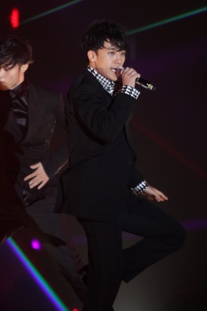 V.I（BIGBANG）ライブの様子＜GirlsAward 2013秋冬＞