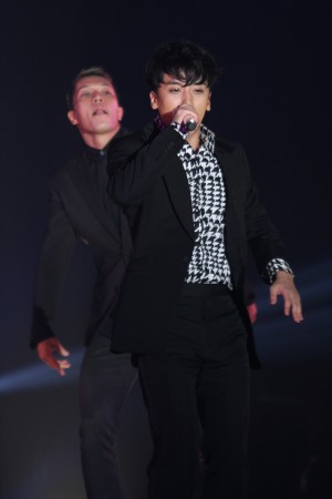 V.I（BIGBANG）ライブの様子＜GirlsAward 2013秋冬＞