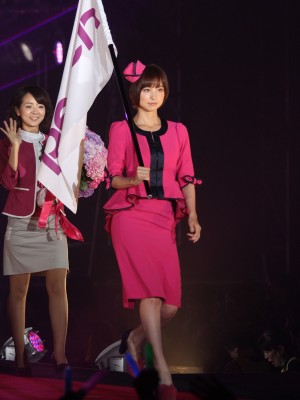 篠田麻里子、「Peach」ランウェイの様子＜GirlsAward 2013秋冬＞