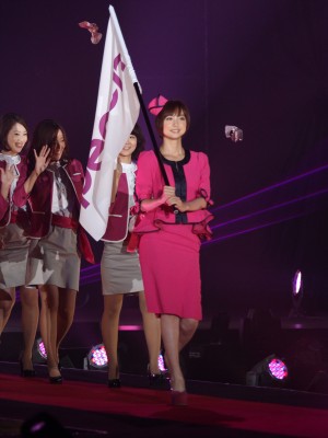 篠田麻里子、「Peach」ランウェイの様子＜GirlsAward 2013秋冬＞