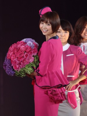 篠田麻里子、「Peach」ランウェイの様子＜GirlsAward 2013秋冬＞