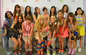 「Girls Award 2013 AUTUMN／WINTER」でライブパフォーマンスを披露したE-girls