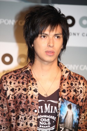 『フリア　よみがえり少女』ブルーレイ＆DVD応援団就任記者発表に登場した元AKB48川崎希の夫アレクサンダー