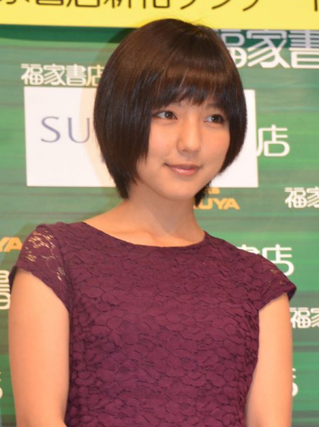 約1年半ぶりに写真集を発売した真野恵里菜