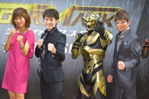 （左から）夏菜、ウエンツ瑛士、タイガーマスク、哀川翔、『タイガーマスク』スペシャルプレミア試写会にて