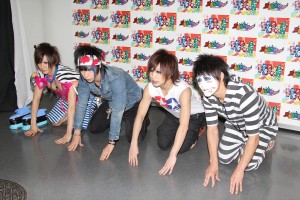 『オトレンジャー』盗作疑惑騒動が一転、カプコンに土下座謝罪をするゴールデンボンバー