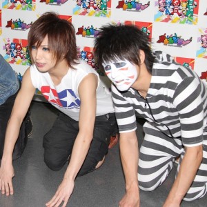 『オトレンジャー』盗作疑惑騒動が一転、カプコンに土下座謝罪をするゴールデンボンバー