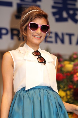 「第26回 日本 メガネ ベスト ドレッサー賞 表彰式」＜サングラス部門＞ローラ