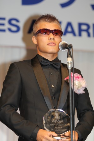 「第26回 日本 メガネ ベスト ドレッサー賞 表彰式」＜スポーツ界部門＞亀田和毅選手