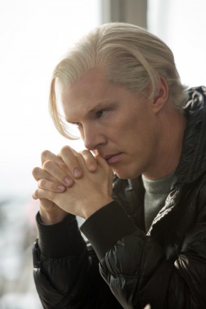 『 The Fifth Estate（原題）』でウィキリークス創始者アサンジを演じたベネディクト・カンバーバッチ（『 The Fifth Estate（原題）』の場面写真より）