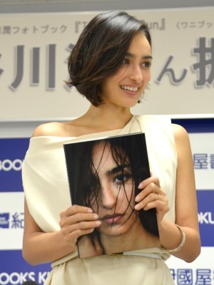 長谷川潤、自身初のフォトブック『Thankyou Sun』発売イベントにて