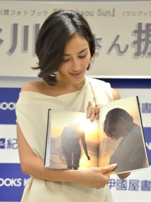 長谷川潤、自身初のフォトブック『Thankyou Sun』発売イベントにて