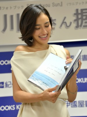 長谷川潤、自身初のフォトブック『Thankyou Sun』発売イベントにて