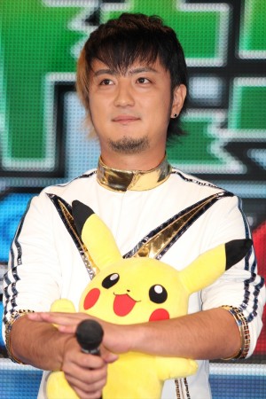 オープニングテーマを担当する遊助（上地雄輔）