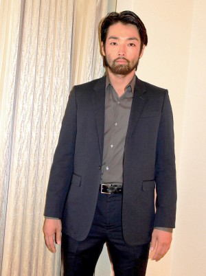 映画『人類資金』に出演する森山未來