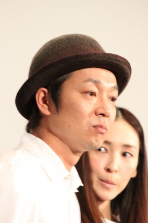 『ばしゃ馬さんとビッグマウス』完成披露舞台挨拶に出席した吉田恵輔監督