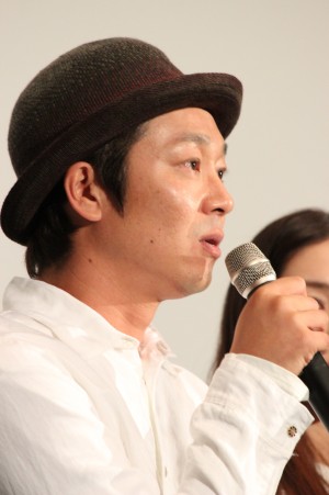 『ばしゃ馬さんとビッグマウス』完成披露舞台挨拶に出席した吉田恵輔監督