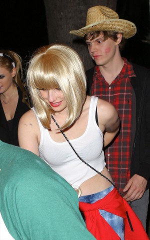 エマ・ロバーツ＆エヴァン・ピーターズ