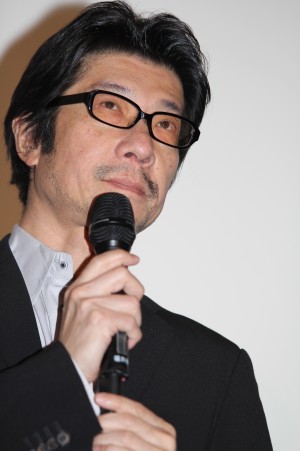『人類資金』初日舞台挨拶に出席した、阪本順治監督
