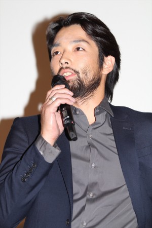 『人類資金』初日舞台挨拶に出席した、森山未來