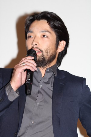 『人類資金』初日舞台挨拶に出席した、森山未來