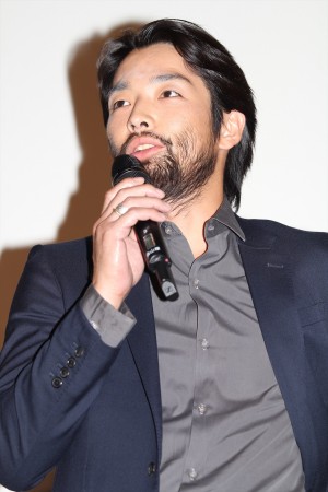 『人類資金』初日舞台挨拶に出席した、森山未來