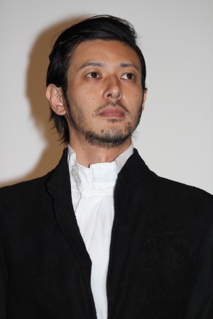 『人類資金』初日舞台挨拶に出席した、オダギリジョー