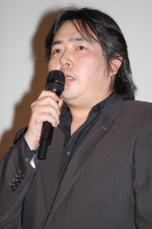 『人類資金』初日舞台挨拶に出席した、原作者の福井晴敏氏