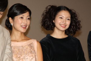 『ほとりの朔子』舞台挨拶に出席した、鶴田真由、二階堂ふみ