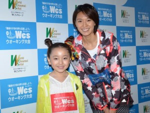 第3回WCSウオーキング大会にゲスト出演した浅尾美和と谷花音