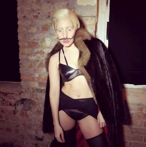 気分はサルバドール・ダリ!?　(※レディー・ガガのインスタグラムより）　