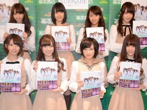 ファースト写真集「乃木坂派」発売記念イベントを開催した乃木坂46（前列左から橋本奈々未、白石麻衣、生駒里奈、松村沙友理、後列左から西野七瀬、生田絵梨花、、桜井玲香、高山一実）