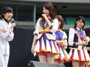 恒例の「AKB48 リクエストアワー セットリストベスト 200 2014」開催を発表したAKB48（愛知・ナゴヤドーム全国握手会イベントにて）