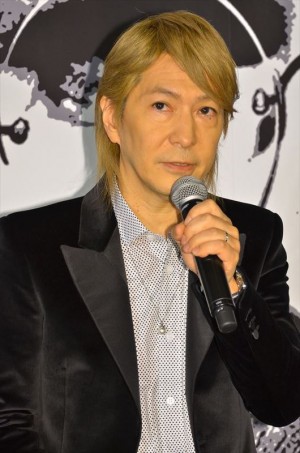 映画『スティーブ・ジョブズ』トリビュートミニライブで曲を披露した、小室哲哉