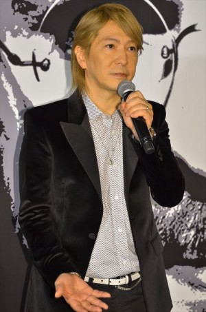 映画『スティーブ・ジョブズ』トリビュートミニライブで曲を披露した、小室哲哉
