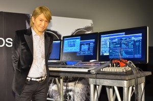 映画『スティーブ・ジョブズ』トリビュートミニライブで曲を披露した、小室哲哉